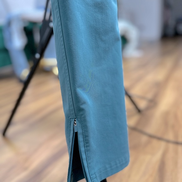 Limited Edition Figs in Hydrogreen XS/P - Picture 15 of 16